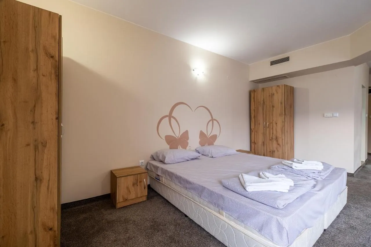 Julia Rooms location